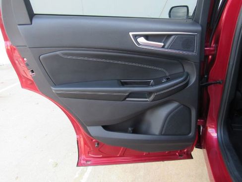 Used 2020 Ford Edge Titanium image 16
