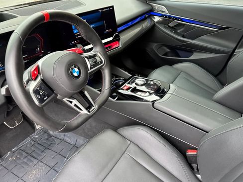 Used 2025 BMW M5 w/ Executive Package image 11