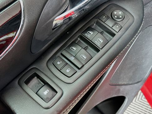 Used 2016 Dodge Grand Caravan SXT image 17