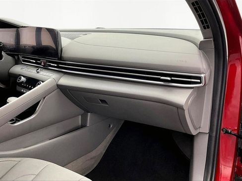 Used 2024 Hyundai Elantra SEL image 17