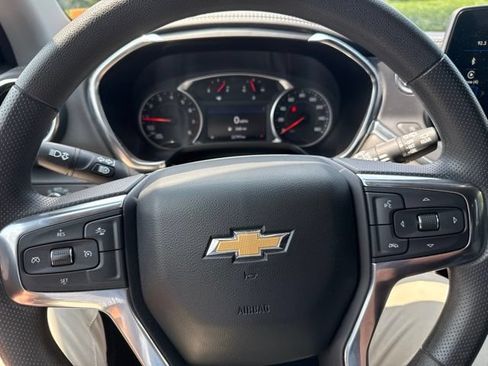 Used 2025 Chevrolet Blazer LT AWD/4WD image 13