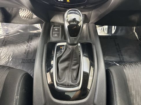 Used 2019 Nissan Rogue SV w/ Sun & Sound Touring Package AWD/4WD image 18