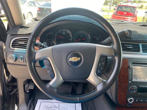 Used 2013 Chevrolet Suburban LTZ RWD image 28