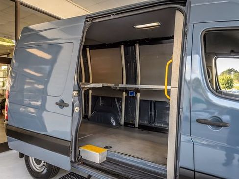 Used 2018 Mercedes-Benz Sprinter 2500 image 42