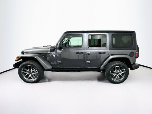 Used 2024 Jeep Wrangler Unlimited w/ Convenience Group AWD/4WD image 4