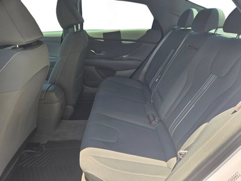 Used 2024 Hyundai Elantra SEL w/ Convenience Package FWD image 19