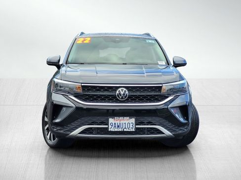 Used 2022 Volkswagen Taos SE image 2
