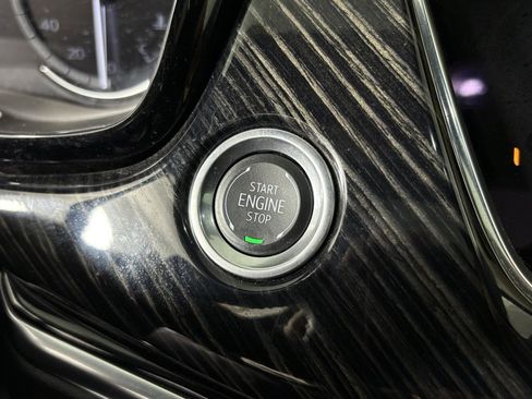 Used 2025 Cadillac XT6 Premium Luxury image 24