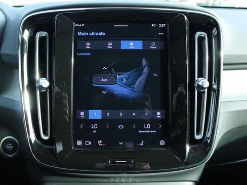 Used 2025 Volvo XC40 B5 Core image 22