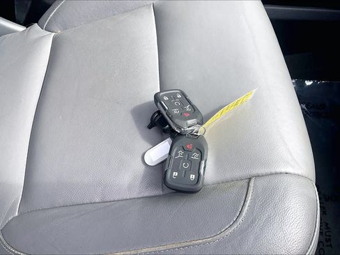 Used 2018 Chevrolet Suburban LT RWD image 15