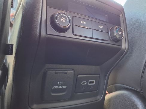 Used 2023 GMC Acadia SLT w/ LPO, Floor Liner Package FWD image 28