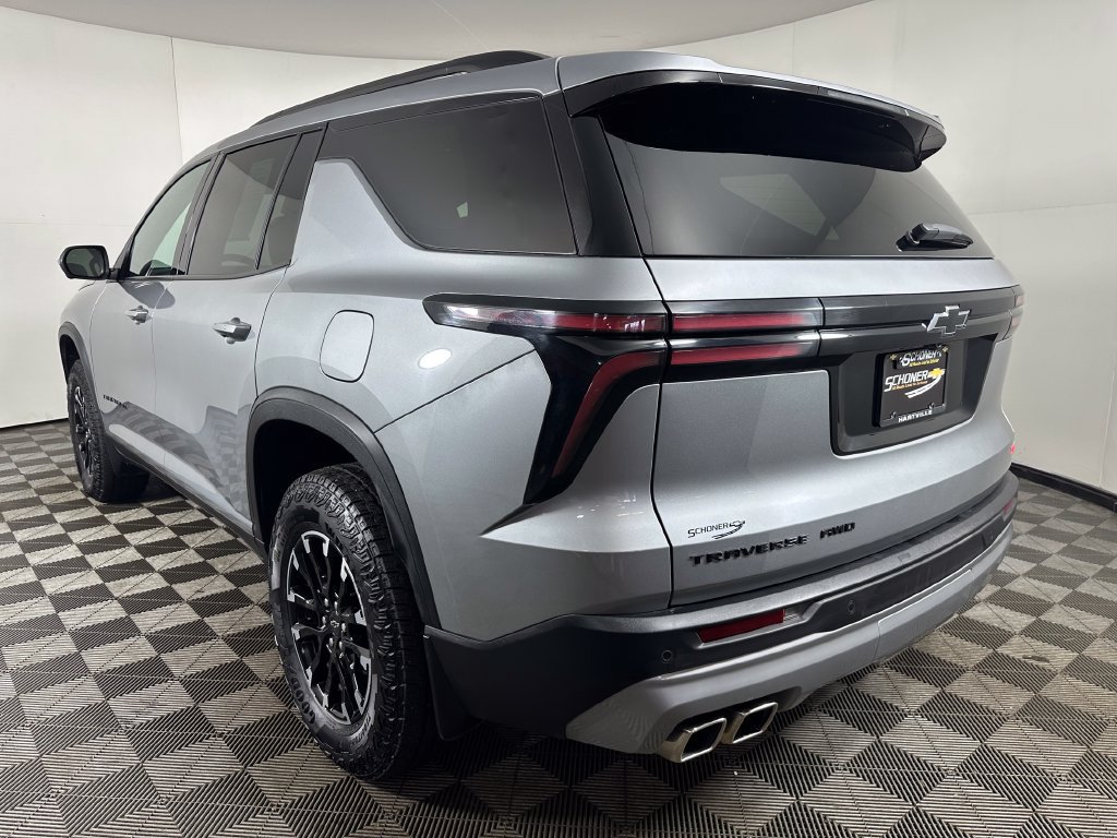 Used 2025 Chevrolet Traverse Z71 w/ LPO, Floor Liner Package AWD/4WD image 3