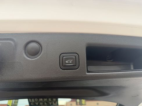 Used 2024 Chevrolet Equinox LT AWD/4WD image 11