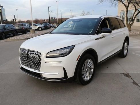 Used 2023 Lincoln Corsair FWD image 2