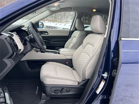 Used 2022 Nissan Pathfinder SV image 15