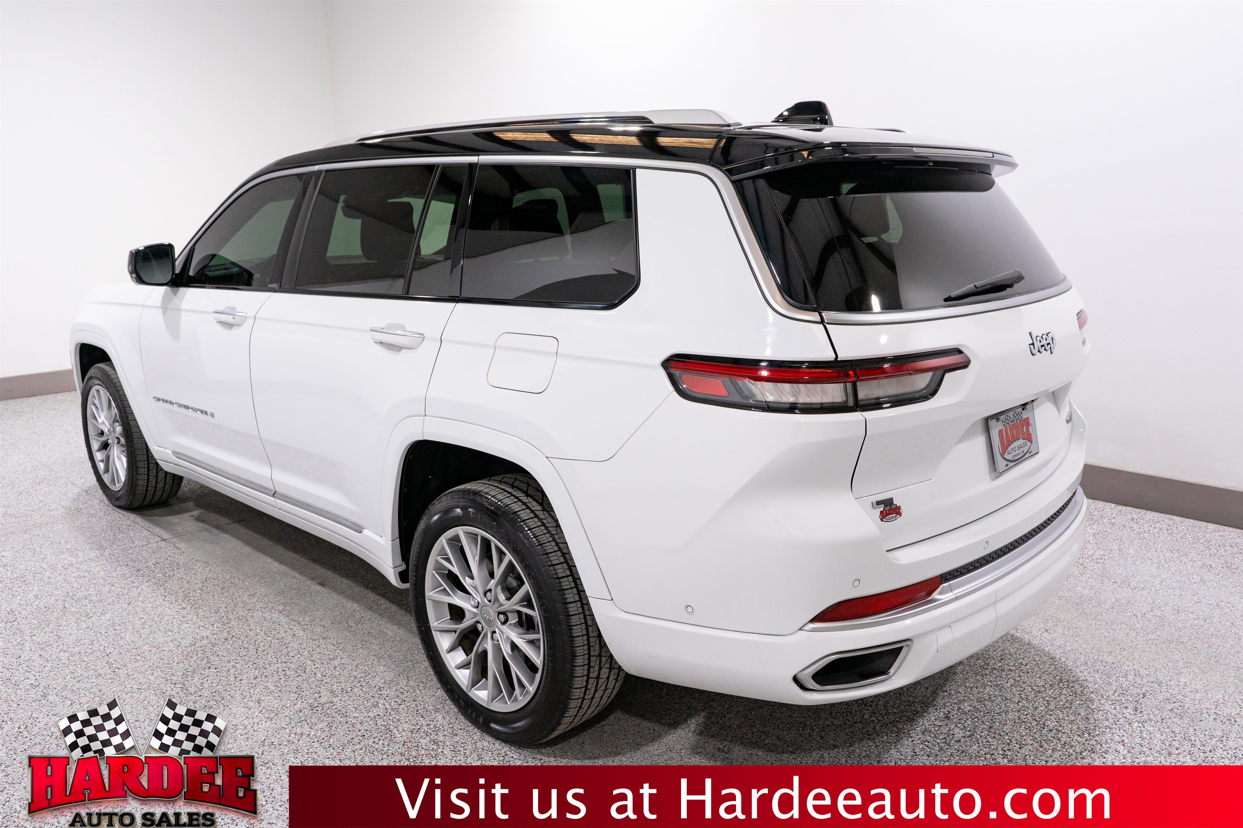 Used 2023 Jeep Grand Cherokee L Summit w/ Luxury Tech Group V RWD image 3