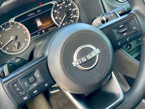 Used 2024 Nissan Rogue S AWD/4WD image 35