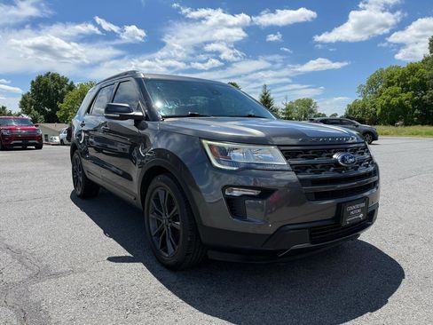 Used 2018 Ford Explorer XLT w/ Equipment Group 202A FWD image 52