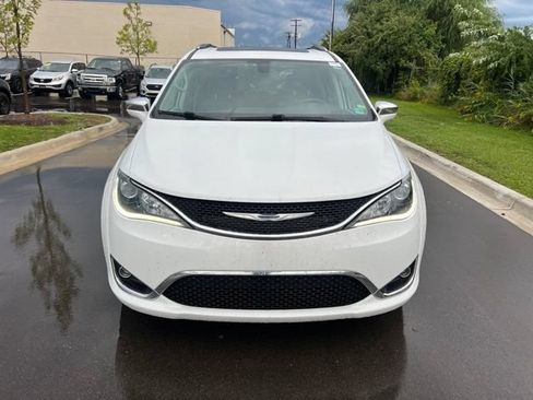 Used 2019 Chrysler Pacifica Limited FWD image 2