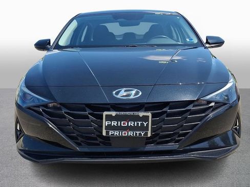 Used 2023 Hyundai Elantra SEL w/ Convenience Package FWD image 2