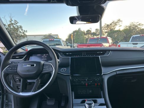 New 2025 Jeep Grand Cherokee L Altitude image 10