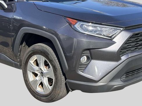 Used 2021 Toyota RAV4 XLE AWD/4WD image 9
