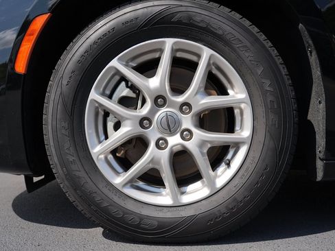 Used 2025 Chrysler Pacifica Select FWD image 31