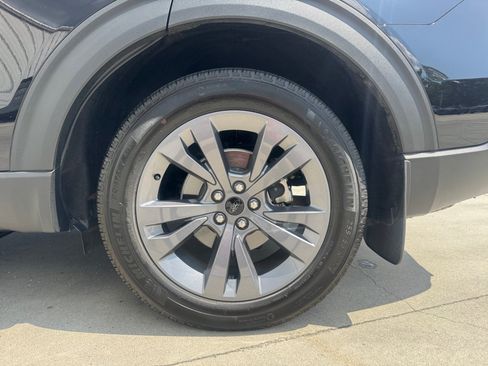 Used 2022 Ford Explorer XLT w/ Equipment Group 202A AWD/4WD image 26
