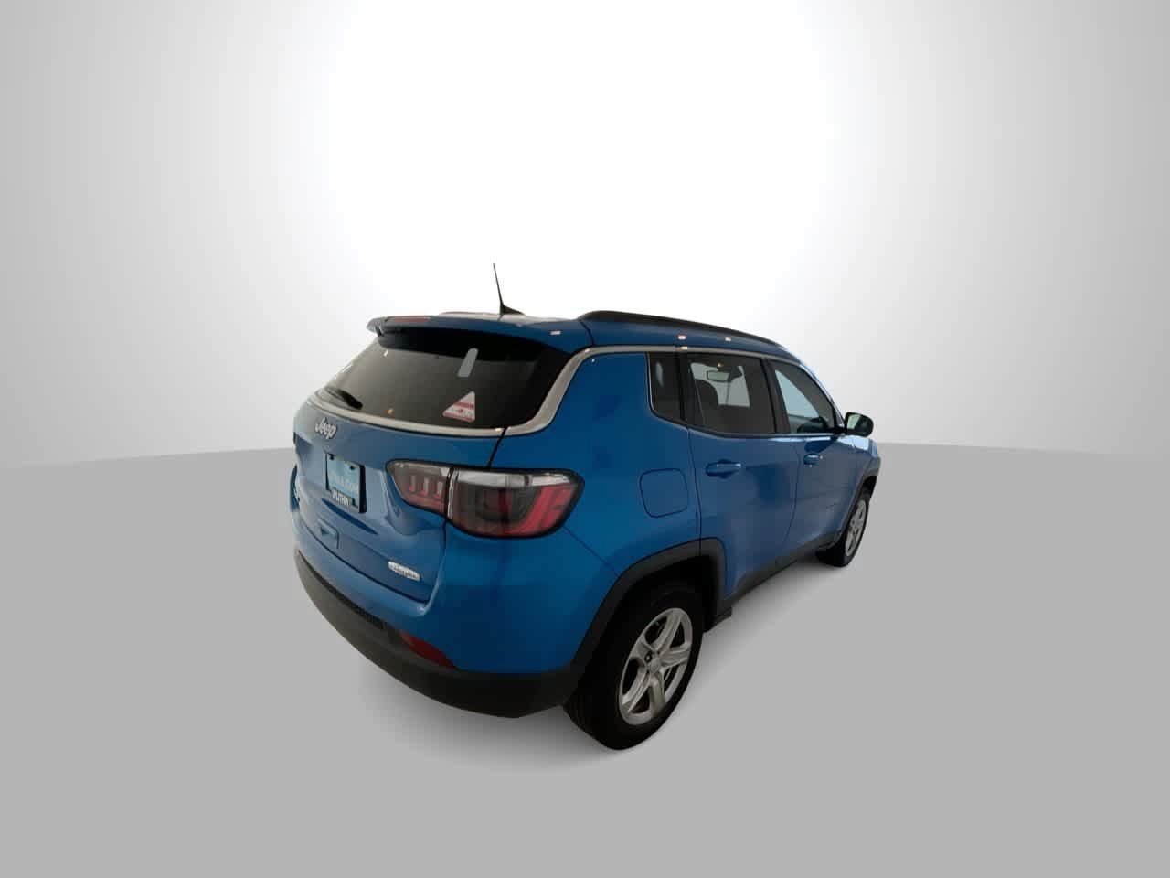 Used 2024 Jeep Compass Latitude AWD/4WD image 8