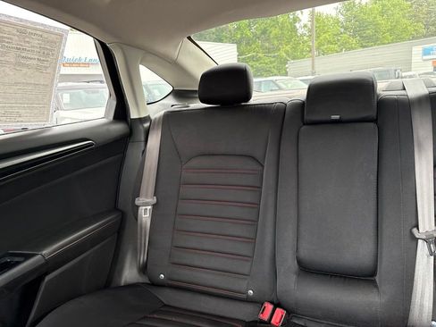 Used 2016 Ford Fusion SE FWD image 12
