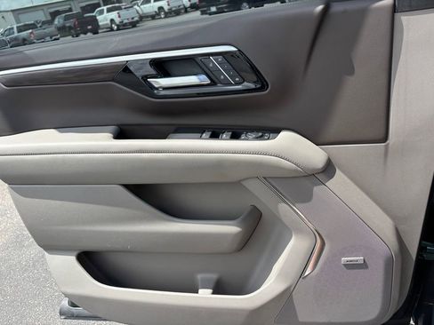 Used 2025 Chevrolet Suburban Z71 w/ Z71 Off-Road Package image 21