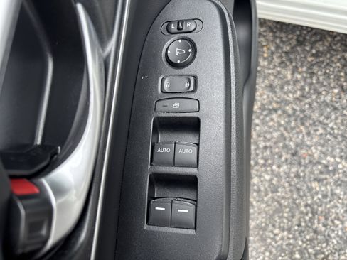 Used 2018 Honda CR-V Touring image 16