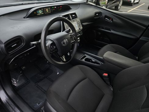 Used 2021 Toyota Prius LE image 8