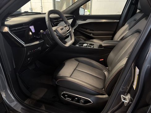 Used 2024 Jeep Wagoneer Launch Edition image 3