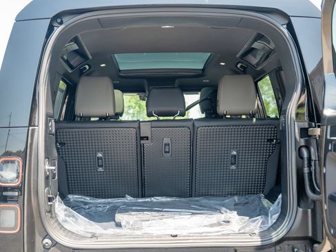 New 2026 Land Rover Defender 110 X-Dynamic SE AWD/4WD image 25