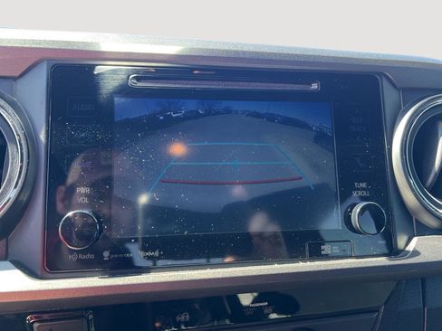 Used 2017 Toyota Tacoma TRD Sport image 36