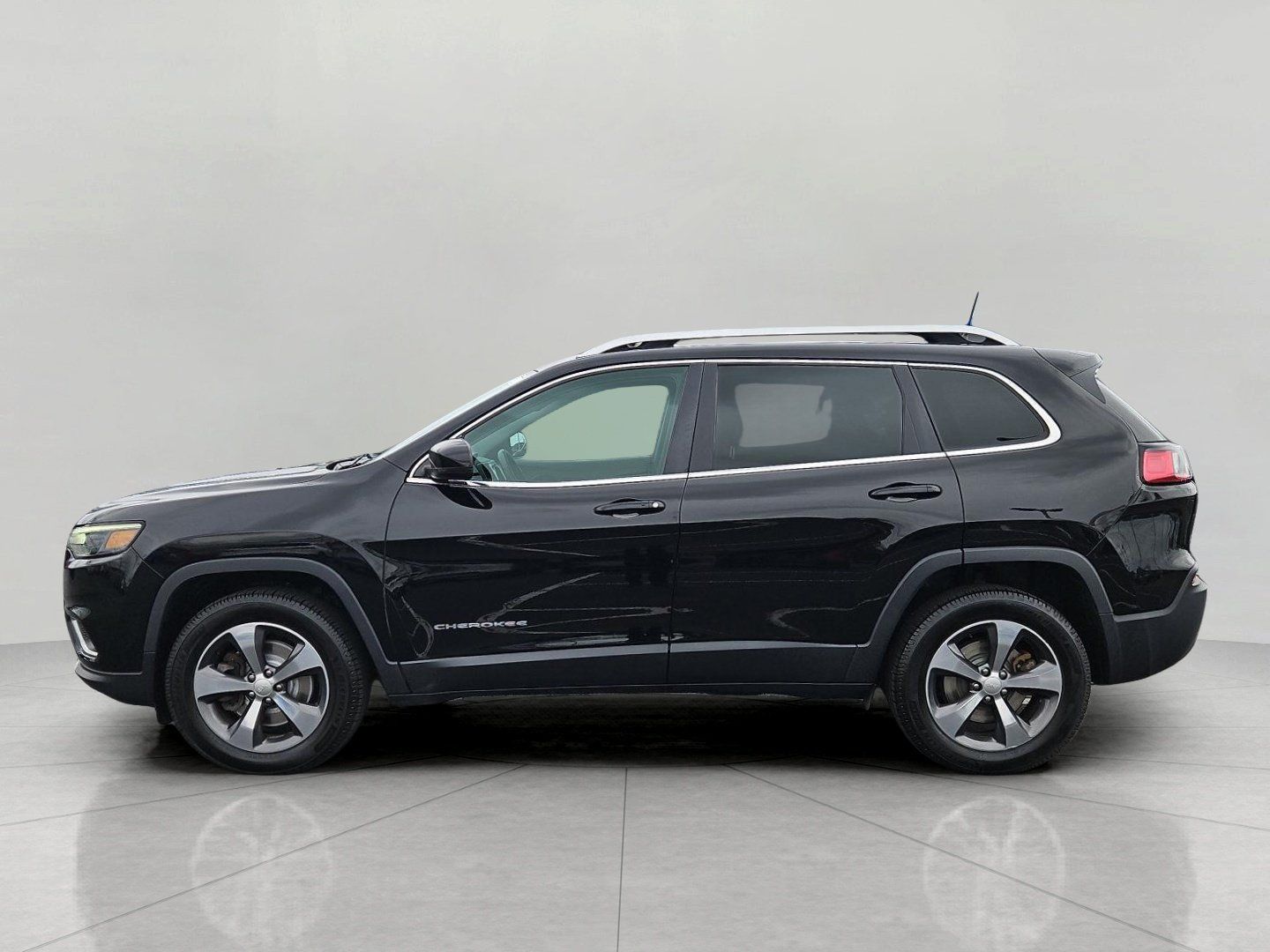Used 2019 Jeep Cherokee Limited AWD/4WD image 5