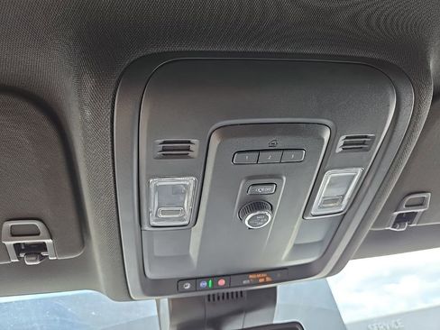 Used 2023 GMC Yukon XL SLT AWD/4WD image 27