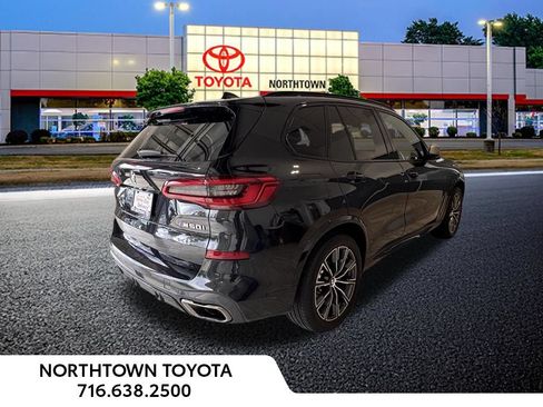 Used 2020 BMW X5 M50i w/ Premium Package AWD/4WD image 8
