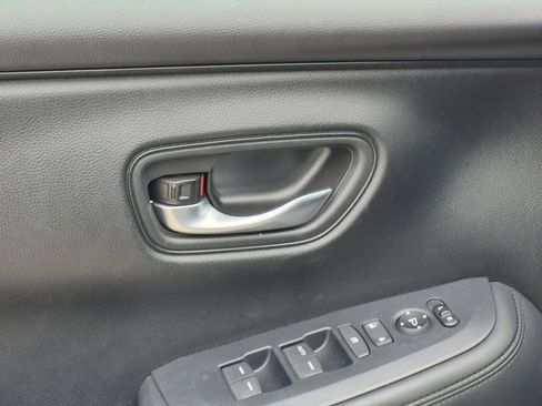 Used 2025 Honda HR-V LX image 13
