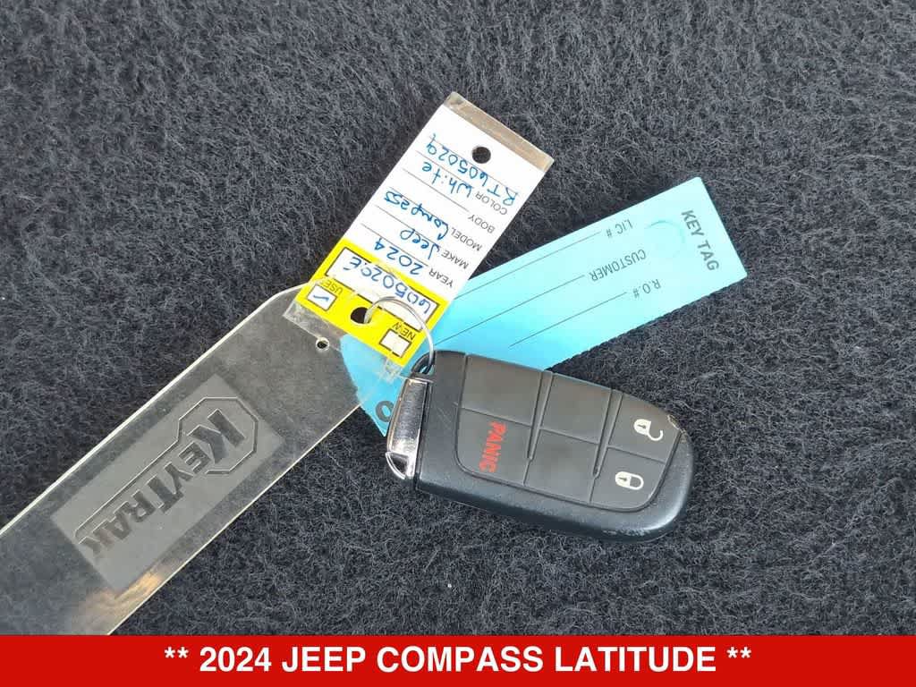 Used 2024 Jeep Compass Latitude AWD/4WD image 33