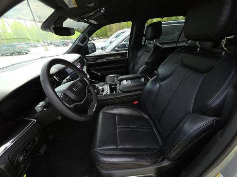 Used 2023 Jeep Wagoneer L 4WD w/ Convenience Group I image 5