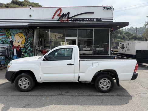 Used 2014 Toyota Tacoma 2WD Regular Cab image 2