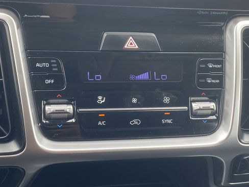 Certified 2022 Kia Sorento S FWD image 27