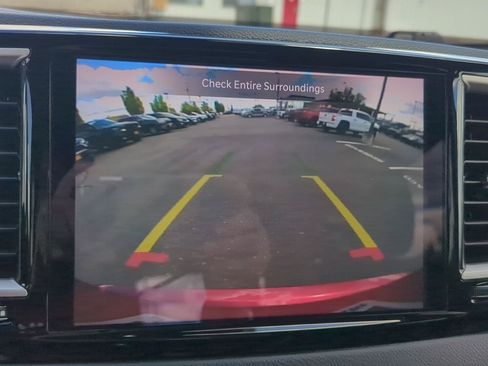 Used 2023 Chrysler Pacifica Touring-L FWD image 18