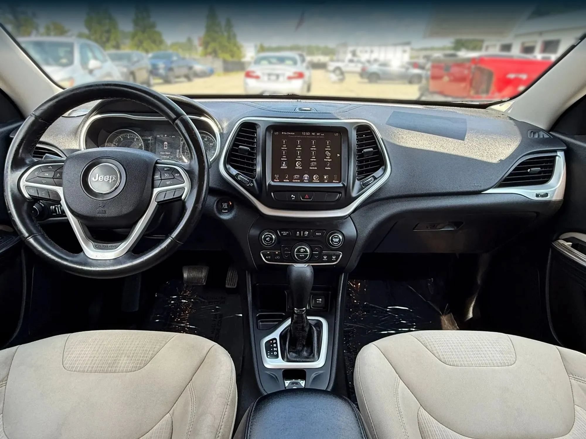 Used 2015 Jeep Cherokee Latitude w/ Comfort/Convenience Group FWD image 3