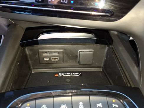 Used 2023 Buick Envision Avenir AWD/4WD image 28