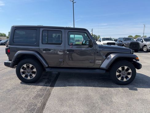 Used 2019 Jeep Wrangler Unlimited Sahara AWD/4WD image 4