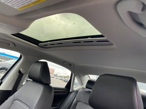 Used 2022 Volkswagen Passat 2.0T image 13