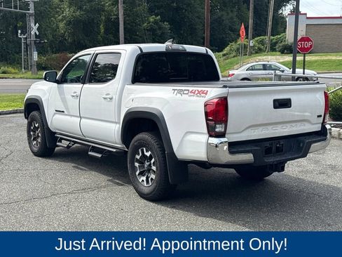 Used 2019 Toyota Tacoma TRD Off-Road AWD/4WD image 5